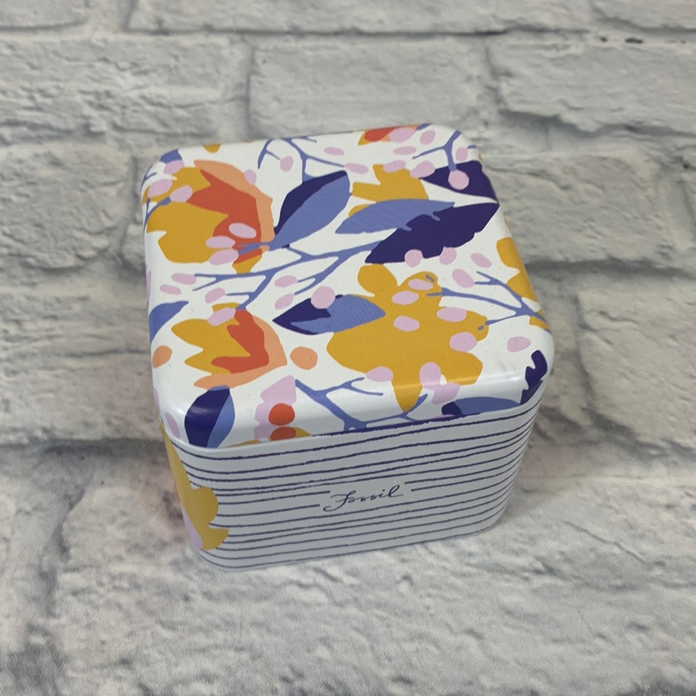 💰Bundle 3/$30 Fossil floral tin Square shape with lid